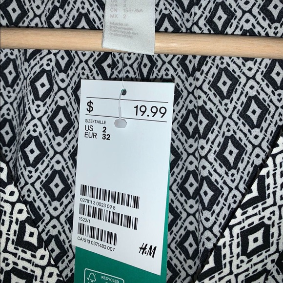 H&M Top - Picture 2 of 3